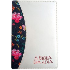 Bíblia dia a dia 2022 - Luxo - Flores escuras / chevroux marfim Bíblia dia a dia 2022 - Luxo - Flores escuras / chevroux marfim